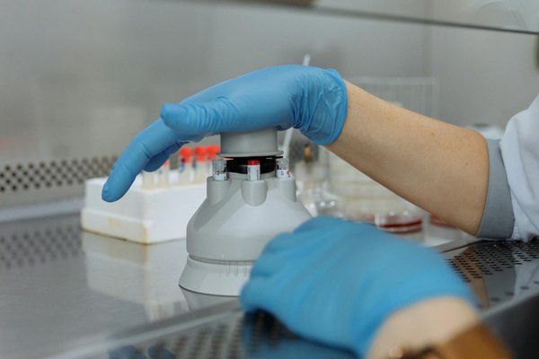 Détartreur dentaire : l'outil idéal pour un nettoyage efficace à domicile